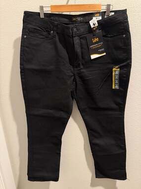 Lee Legendary Style Women's Mid Rise Straight Leg Black Jeans Size 18 Short